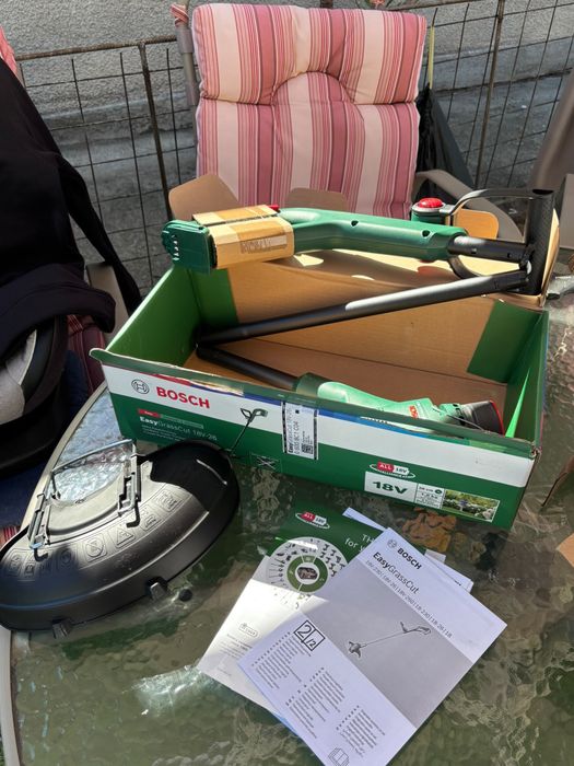 Trimmer Gazon Bosch EasyGrassCut 18V-26 (Nou, Fără Acumulator)