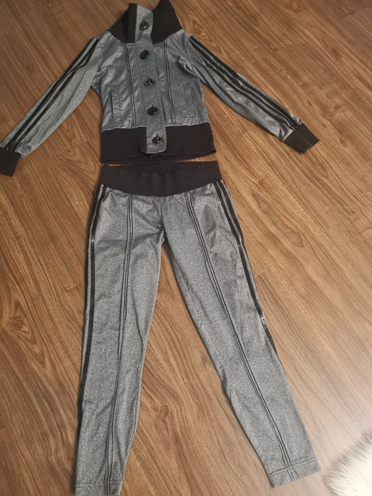 Vând trening Adidas