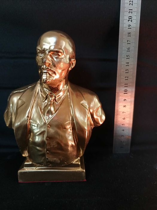 Бюст на Владимир Ленин