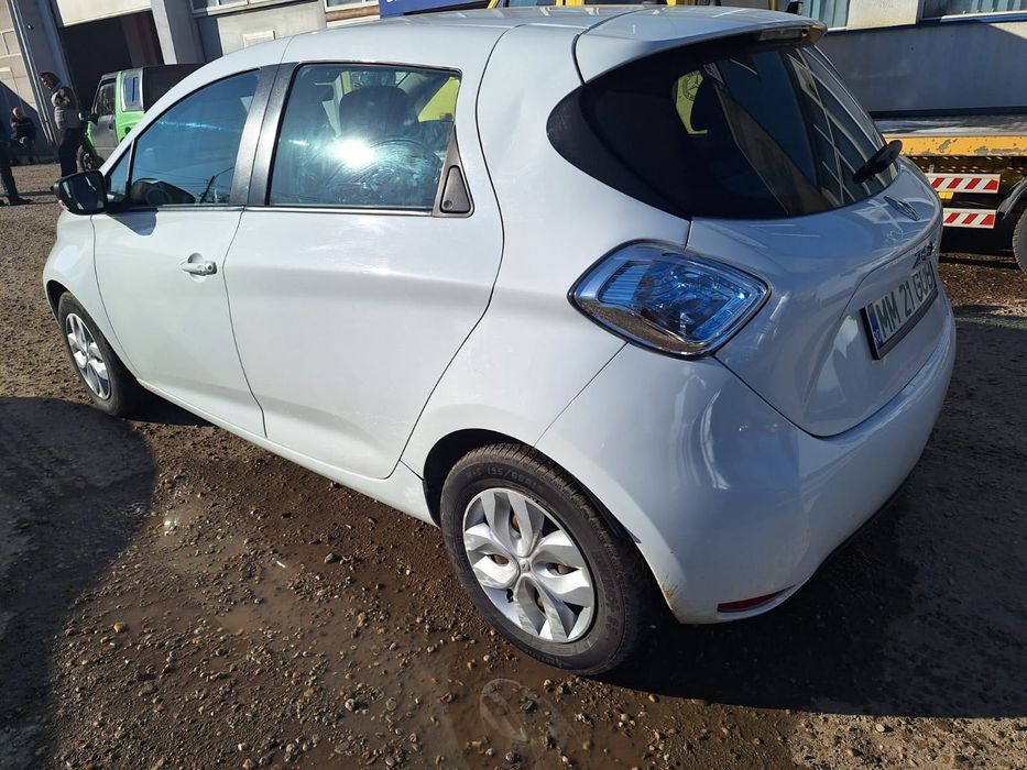 Inchiriez electric Renault Zoe, angajez sofer pt Uber/Bolt