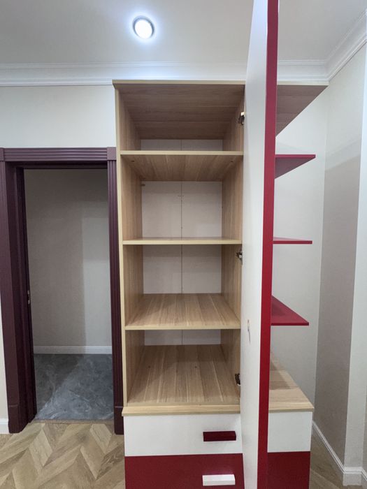 Продается шкаф с тумбой