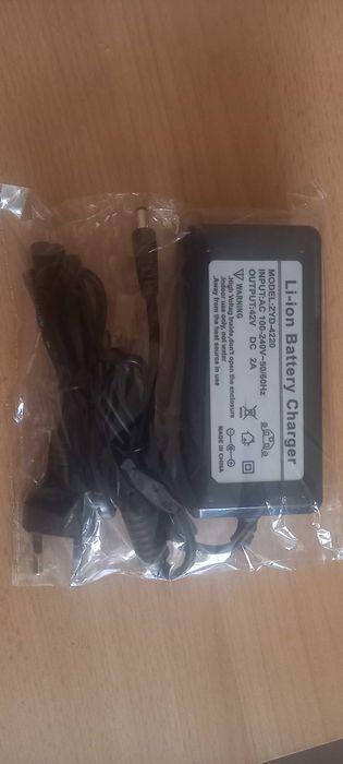 Продам зарядку на электросамакат Kugoo