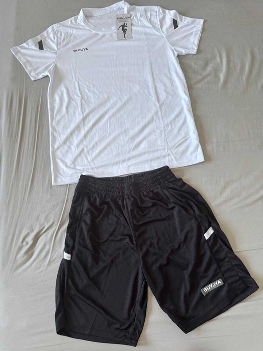 Echipament fotbal BUYJYA, mărimea M  –  tricou + șort, nou cu etichetă