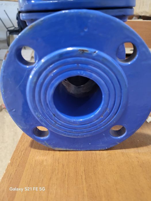 Продам задвижки металлические