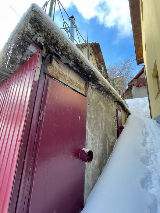 Vând cabană  P+1+beci, 2 băi, terasă, centrală pe lemne – 100.000€
