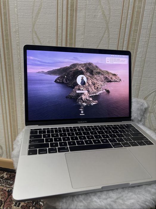 Продам Macbook 2017