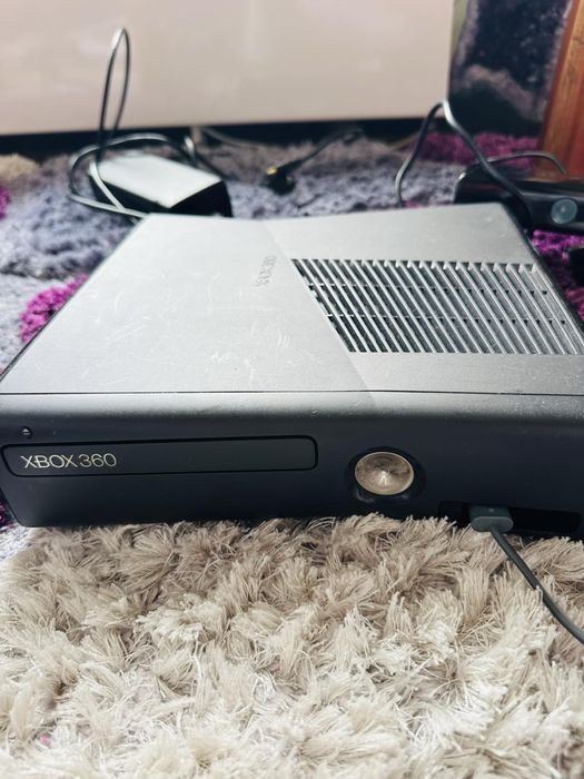 Xbox 360 250 GB Модел 1439 Отличен