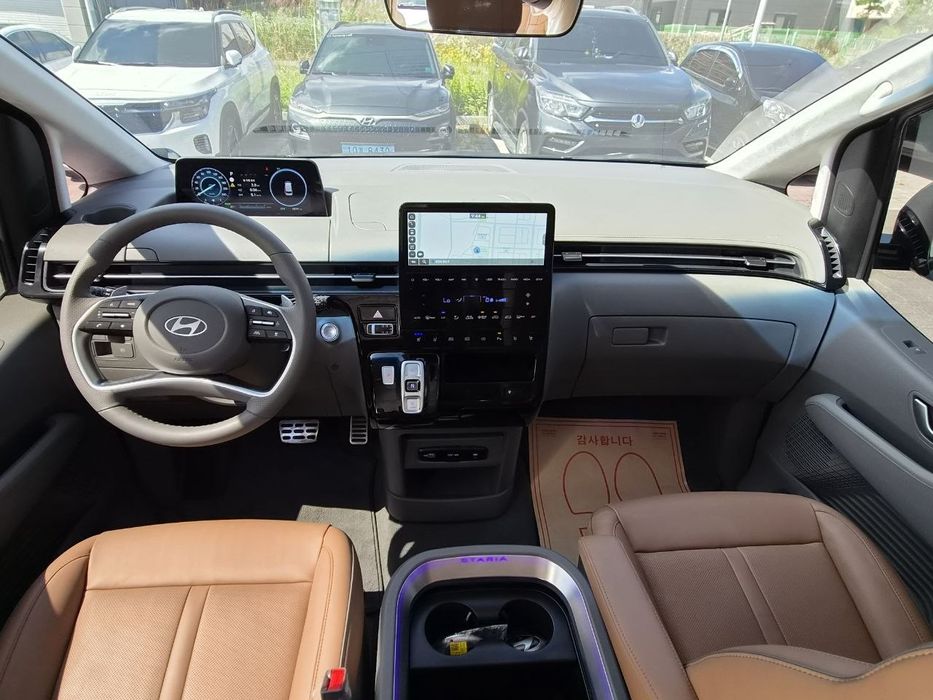 Hyundai Staria 1.6 Turbo Hybrid Lounge