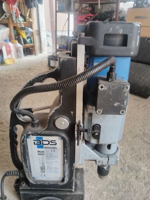 Магнитна настолна бормашина