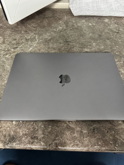 Продам Mackbook pro 2019 13-inch с touch bar