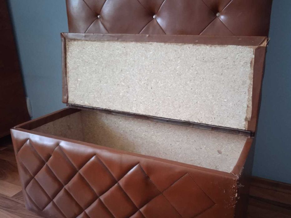 comoda, noptiera si cuier capitonat