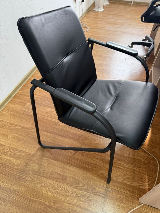 Столы и стулья продам