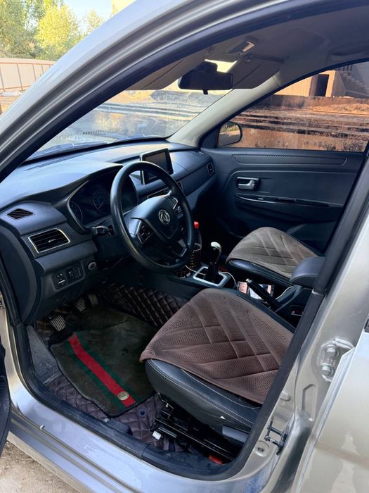 Dongfeng glory 330 S