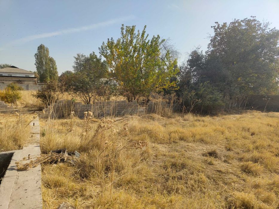 Продаётся участок 8 соток с домом в Ташкентской области