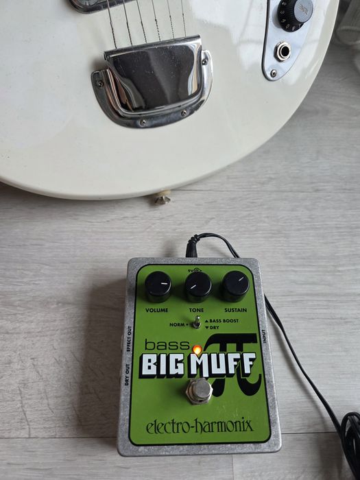 Electro-Harmonix Bass Big Muff Pi Classic Bass Guitar Distortion Effect Pedal