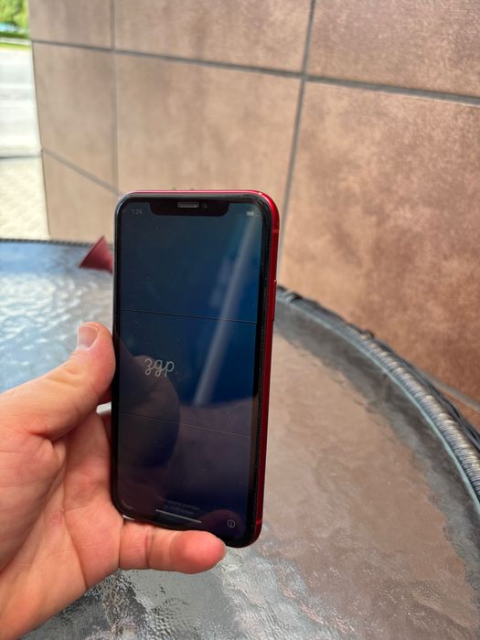 Продавам IPhone XR