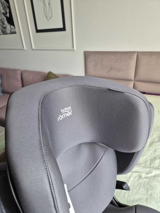 Ново детско столче Britax Römer Kidfix M i-Size BR (3.5 - 12год) с ISOFIX в сив цвят (Midnight Grey)