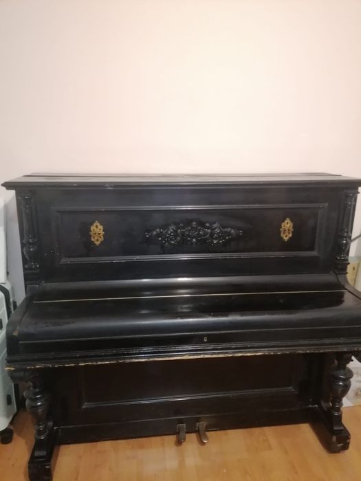 Pianina de vânzare