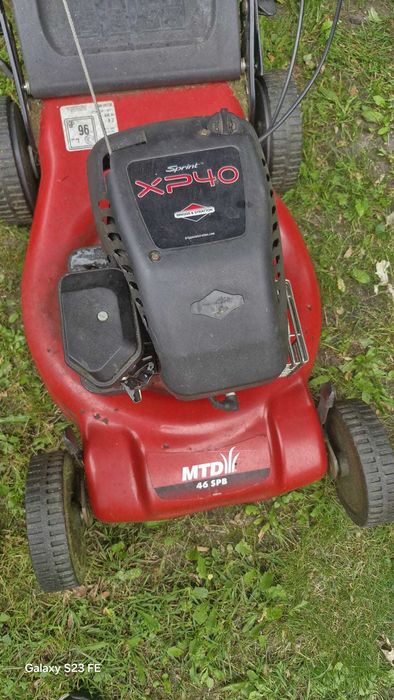 Mașină de tuns iarba