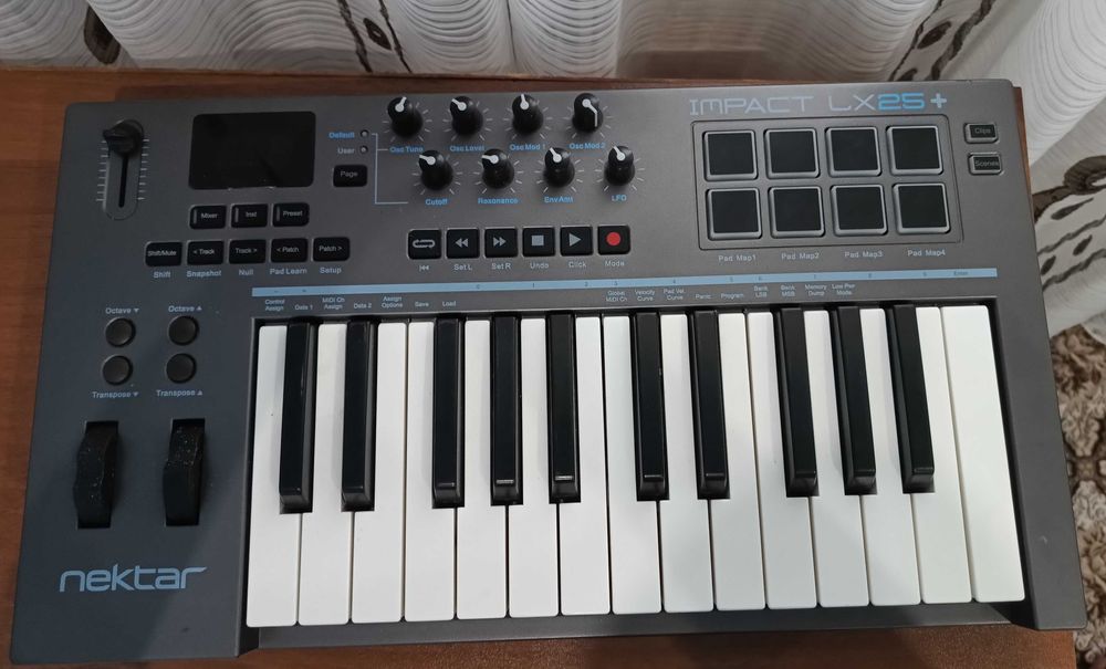 Продавам Nektar LX25+ и Steinberg UR12