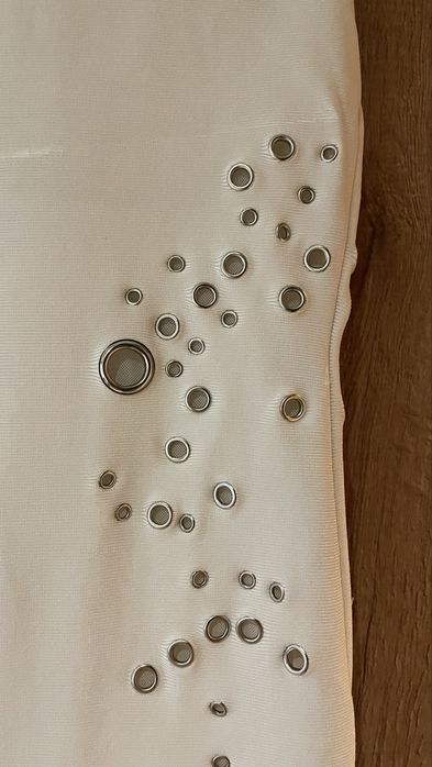 Бандажна бяла рокля