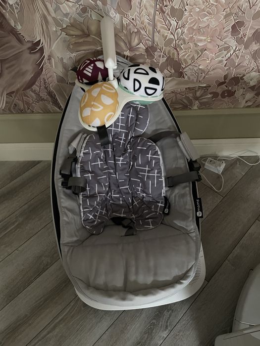 4moms mamaroo5 в отличном состоянии