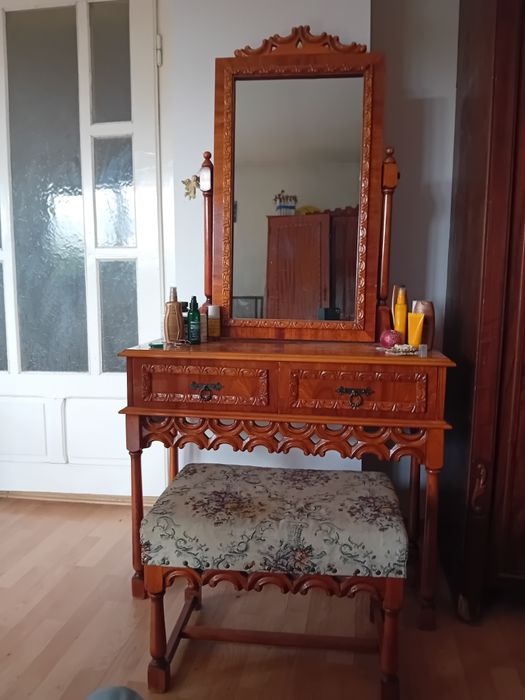 Vând dormitor  stare foarte buna