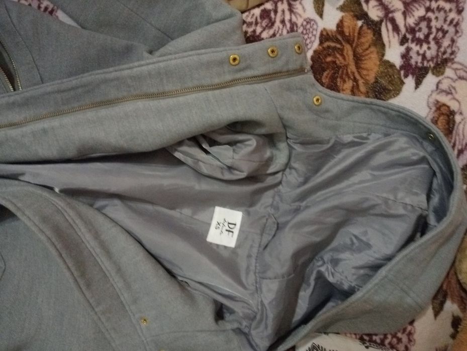 Продам на девочку верхнию одежду