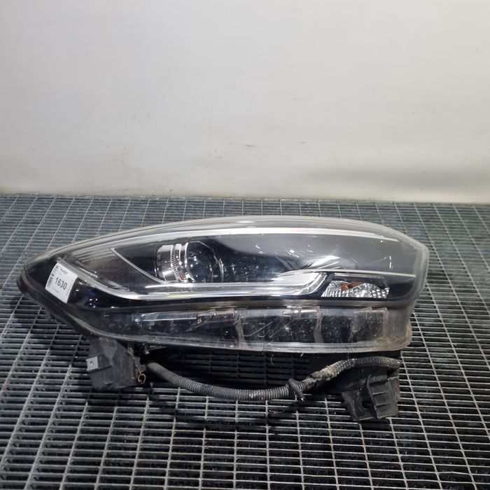 Far Dreapta Renault Kadjar 2015 - 2018 SUV 4 Usi (1630) Cu lupă Garantie