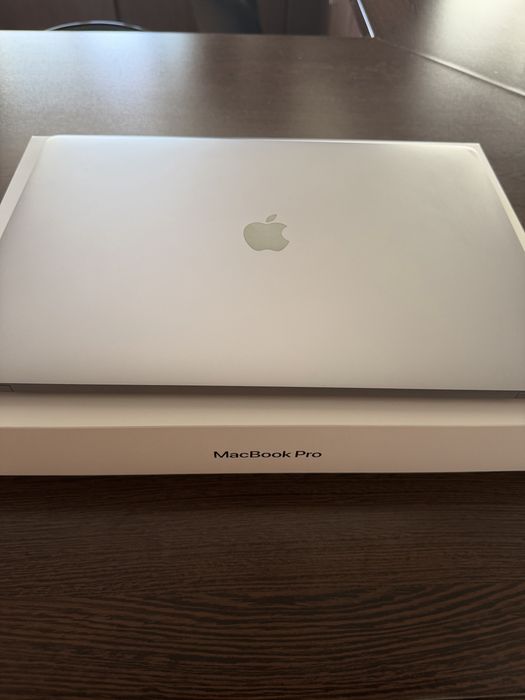 MacBook Pro Touch Bar 16” 2019 – i9 / 16GB RAM / 1TB SSD / Radeon