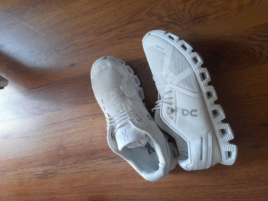 On Cloud 5 маратонки 37 номер.