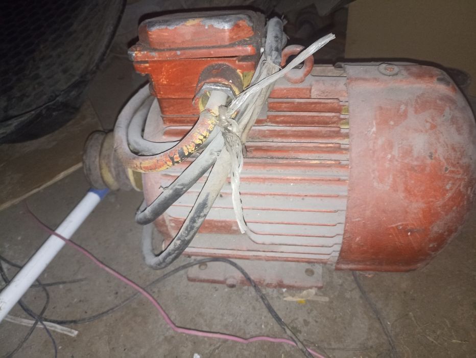 Продам электродвигатель