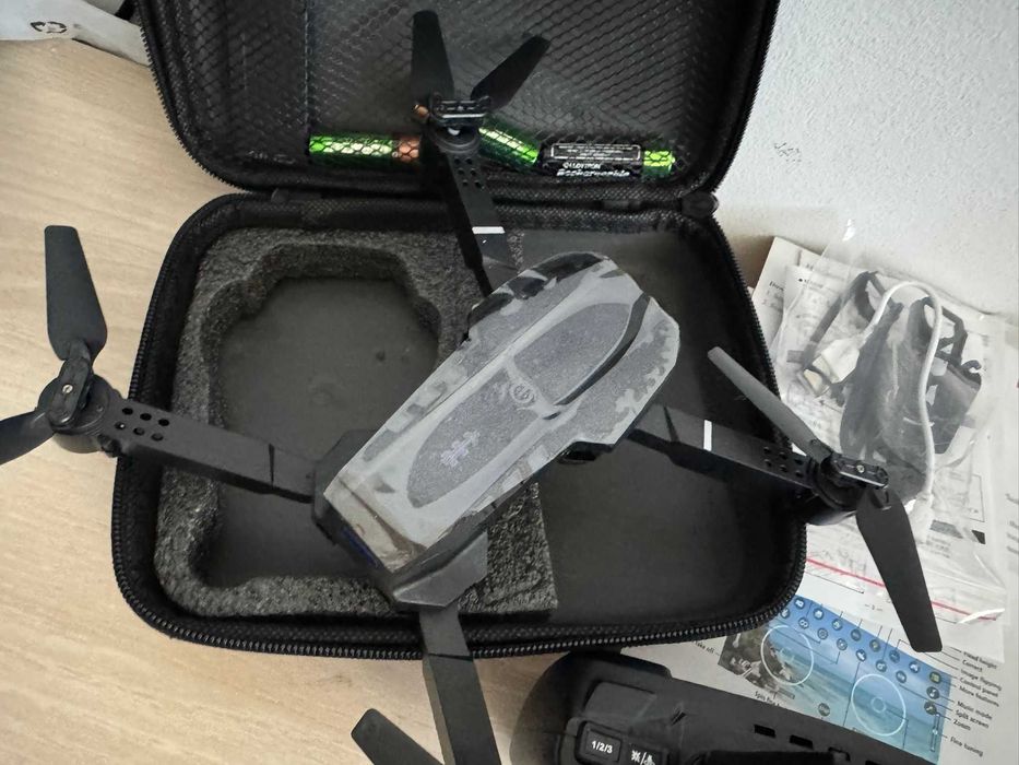 Dronă Pliabilă Wi-Fi FPV — Telecomandă, Husă, Accesorii, Nouă