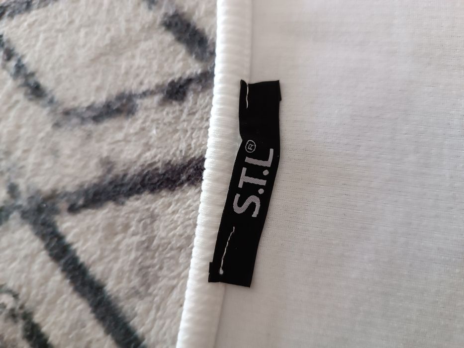 Чисто нов топ с висулки