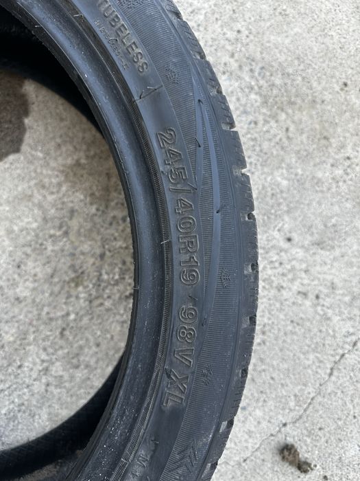 245/40R19 зимний липучка.