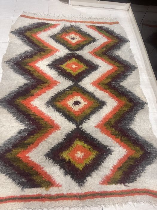 Продается чисто шерстяной ковер ,необычный 2/140