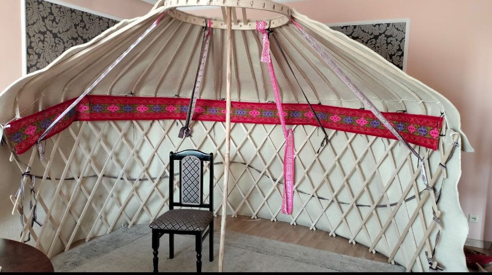 Ағаштан жасалған жарты киіз үй сатамын