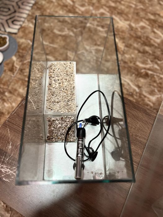 Acvariu pentru broaste cestoase cu rampa