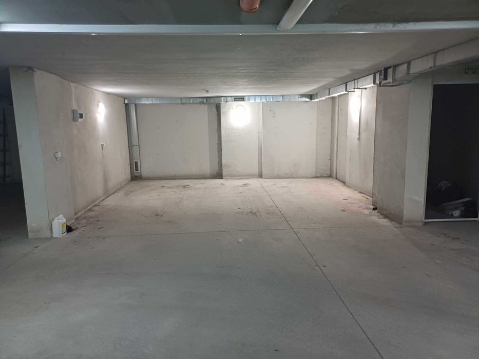 Дава се под наем Гараж / Паркомясто в София, Медицинска академия - 20 кв.м за 120 € - Снимка #1