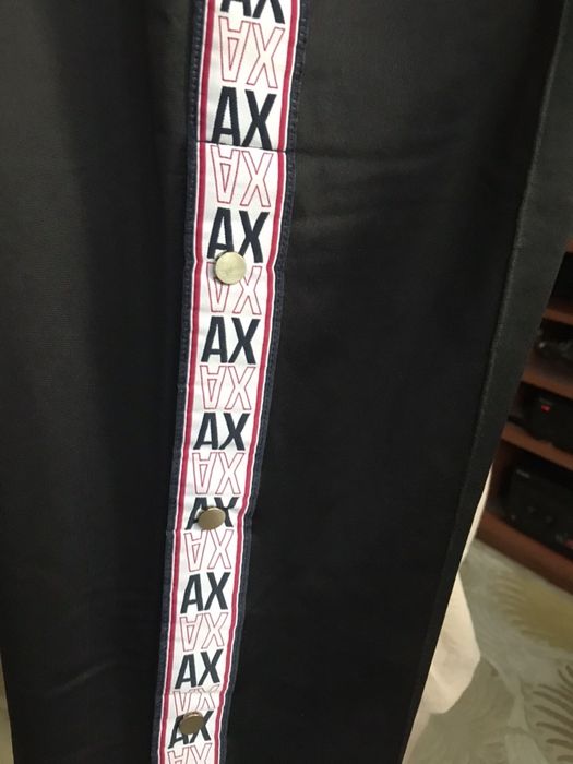 Pantaloni sport, cu capse