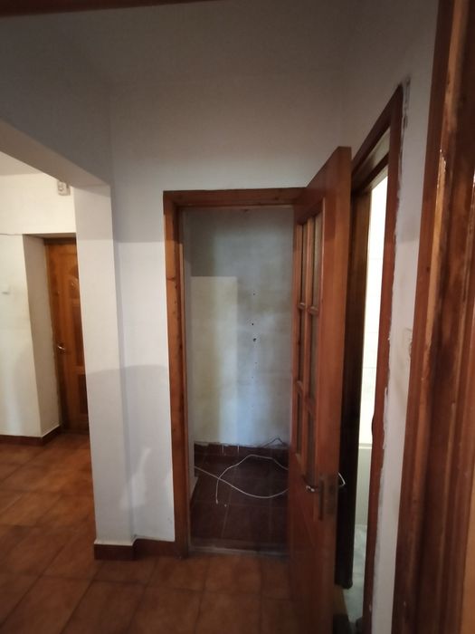 Vând apartament 2 camere onesti str.emil rebleanu