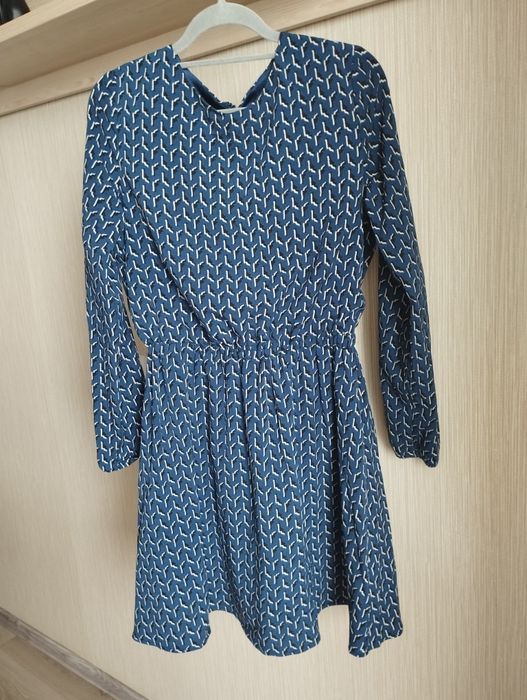 Продаю молодежное платье б/у