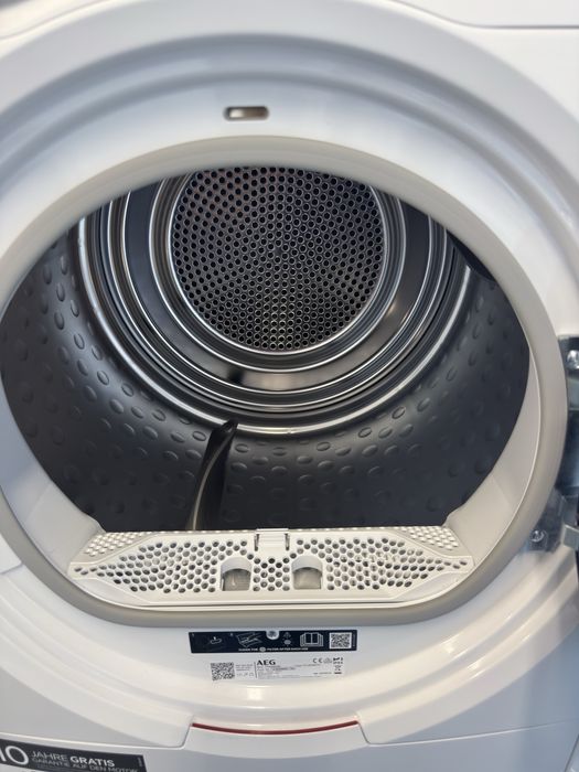 Uscător de rufe cu pompă de căldură AEG TR8AMZ68