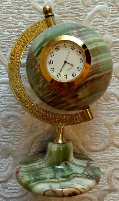 Стилен часовник ОНИКС