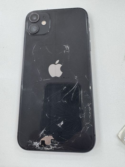 Продам 11 айфон