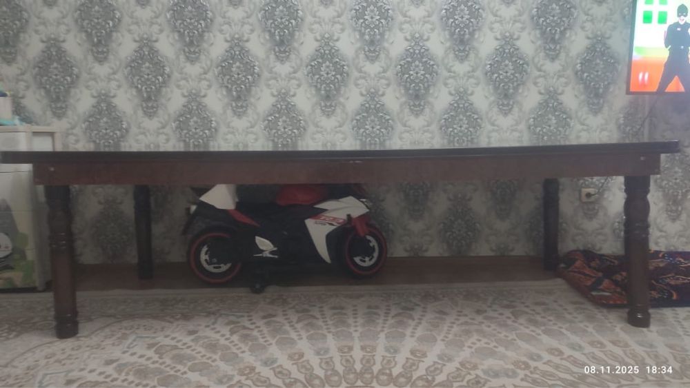 Стол для гостей…