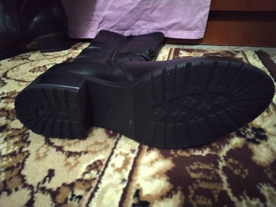 Продам сапоги женские.