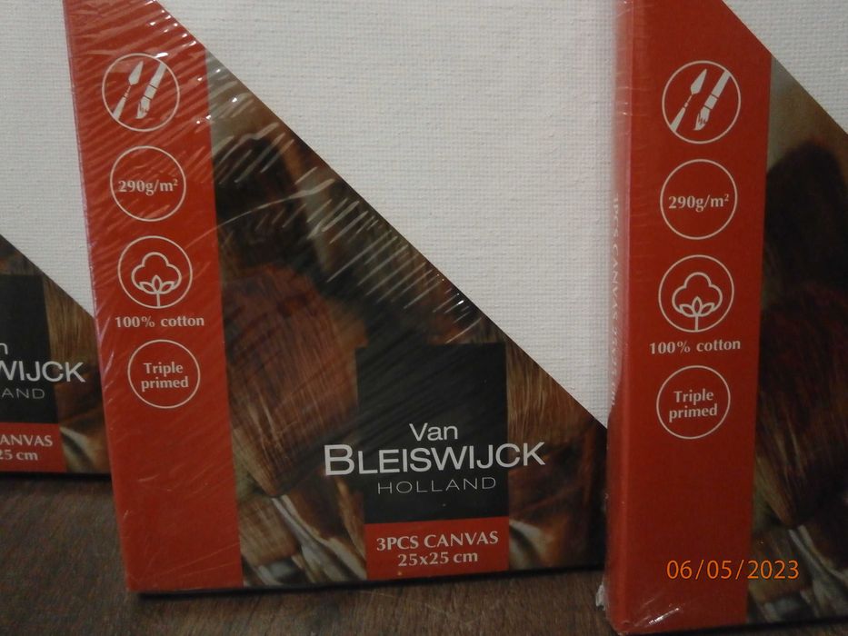 Акварелни скицници,бои,платна,моливи,гуми,телбот-кутийка консумативи.