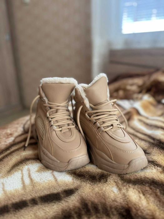 НОВИ Боти с пух,номер 36