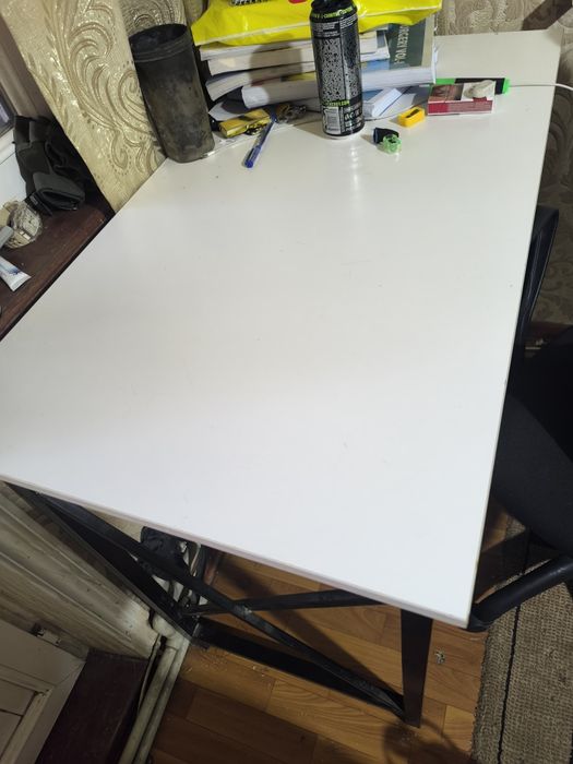 Стол В хорошем состоянии